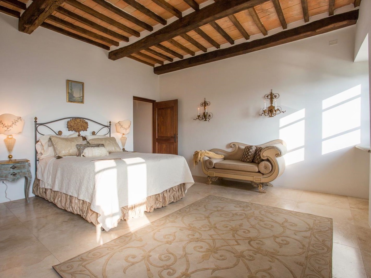 The master bedroom of Tenuta La Contessa