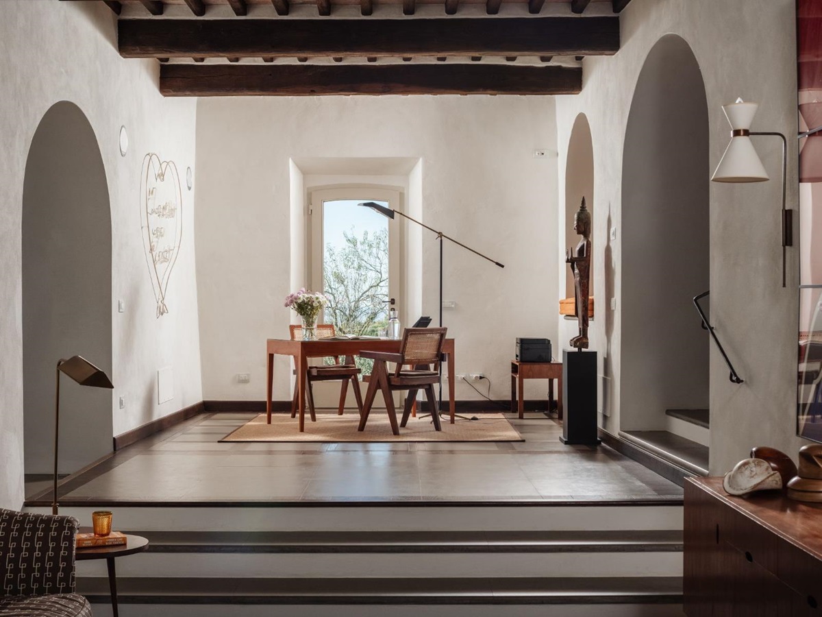 Indoor study with modern table and lamp at Tramonti in Tuscany