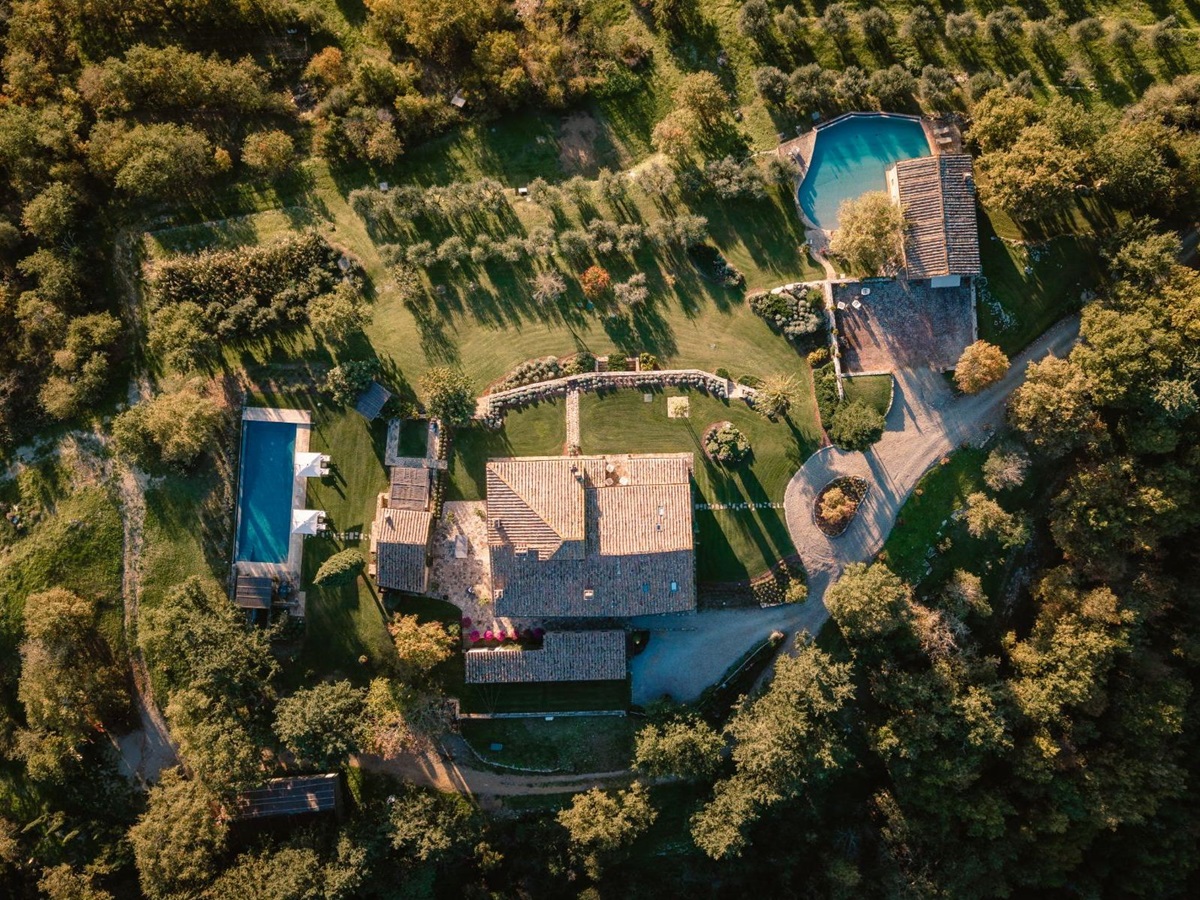 Overhead drone image of Tramonti in Tuscany with view of all the buildings and both pool areas