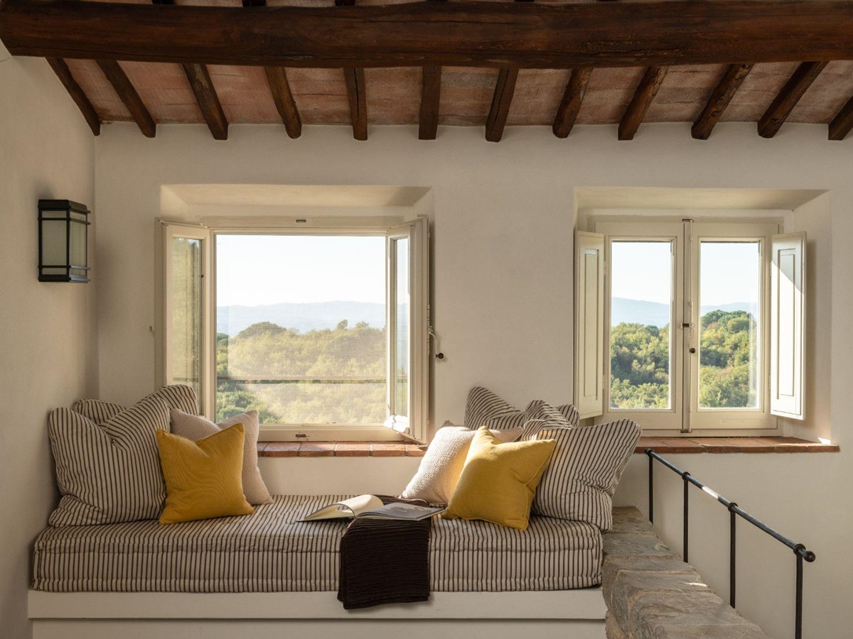 Window seat with cushions overlooking the Tuscan hills at Tramonti