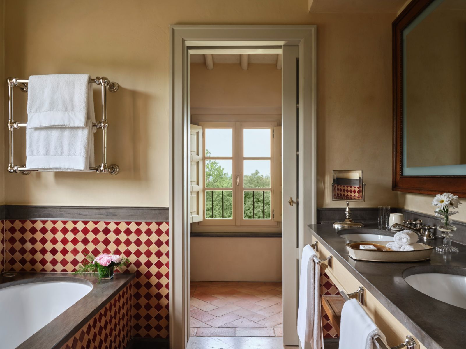 villa-alba-tuscany-bathroom-1