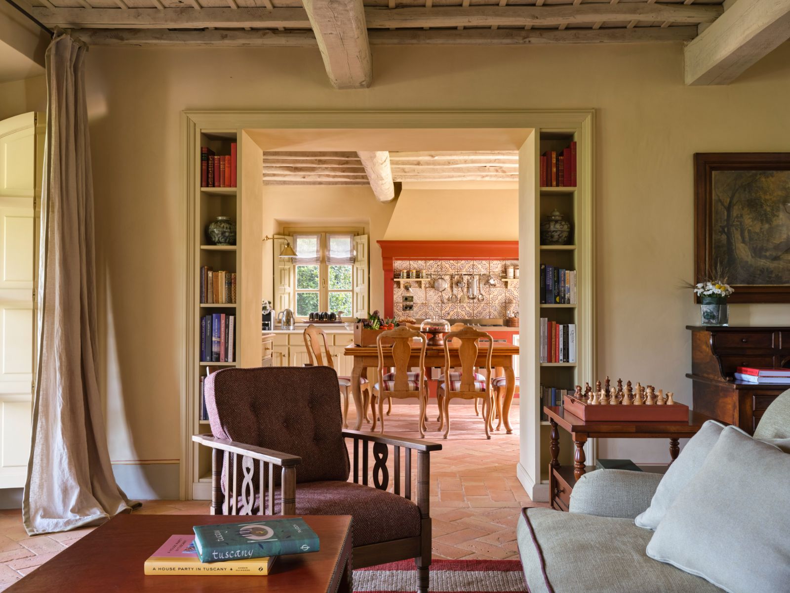 villa-alba-tuscany-sitting-room-2