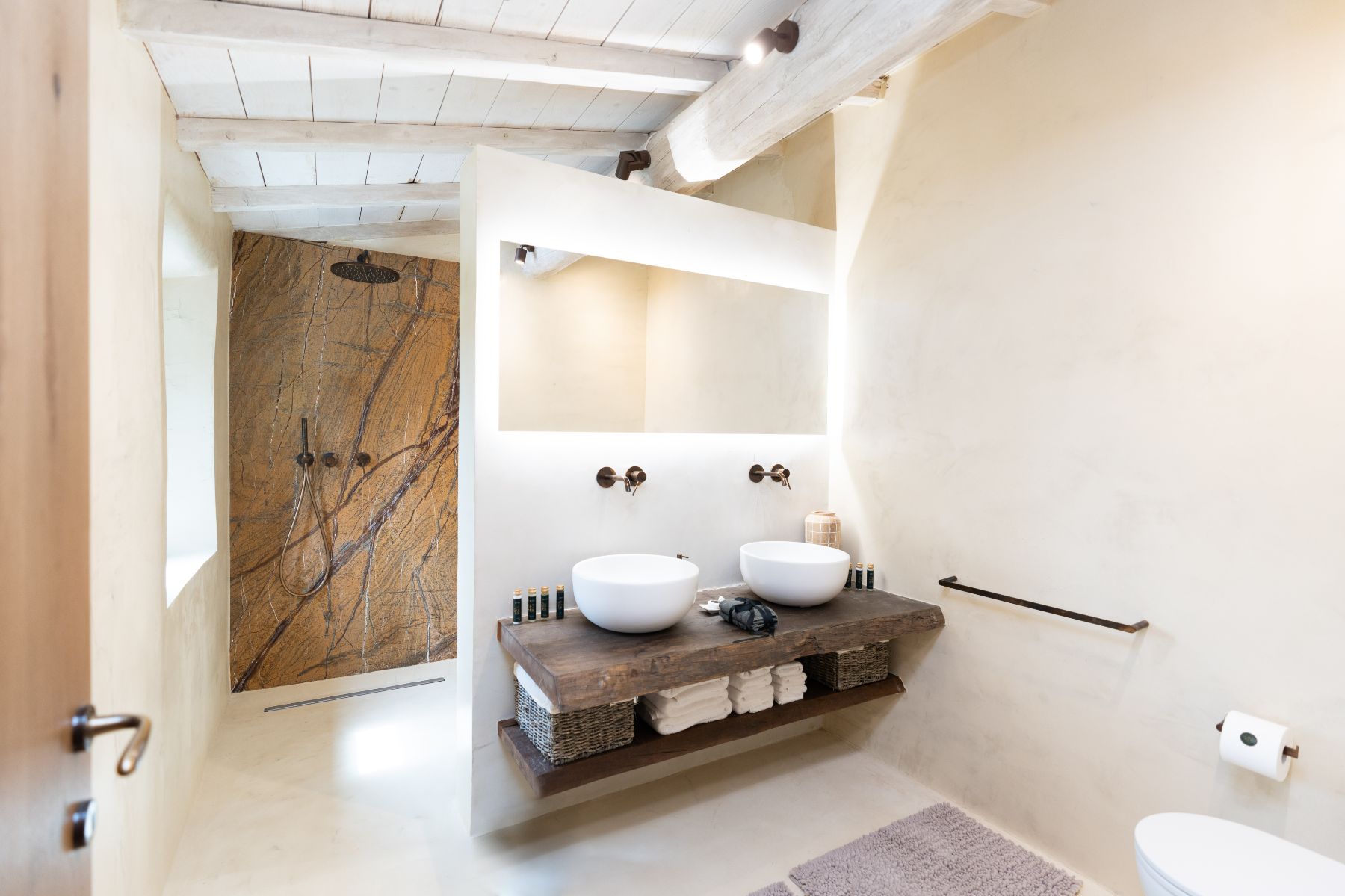Modern bathroom with two basins and a waterfall shower at Villa Ardore in Tuscany