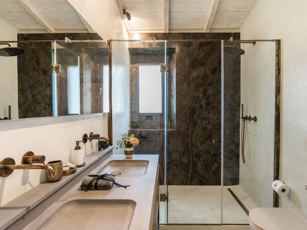 Modern bathroom with a marble shower at Villa Ardore in Tuscany