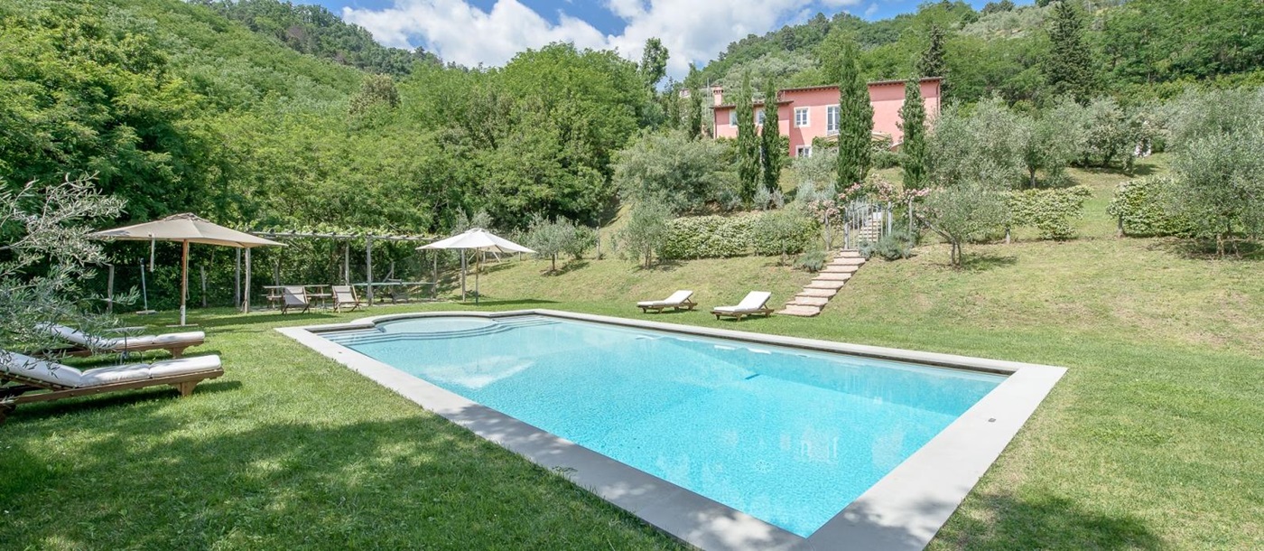 the swimming pool of Villa Barboleta, Tuscany