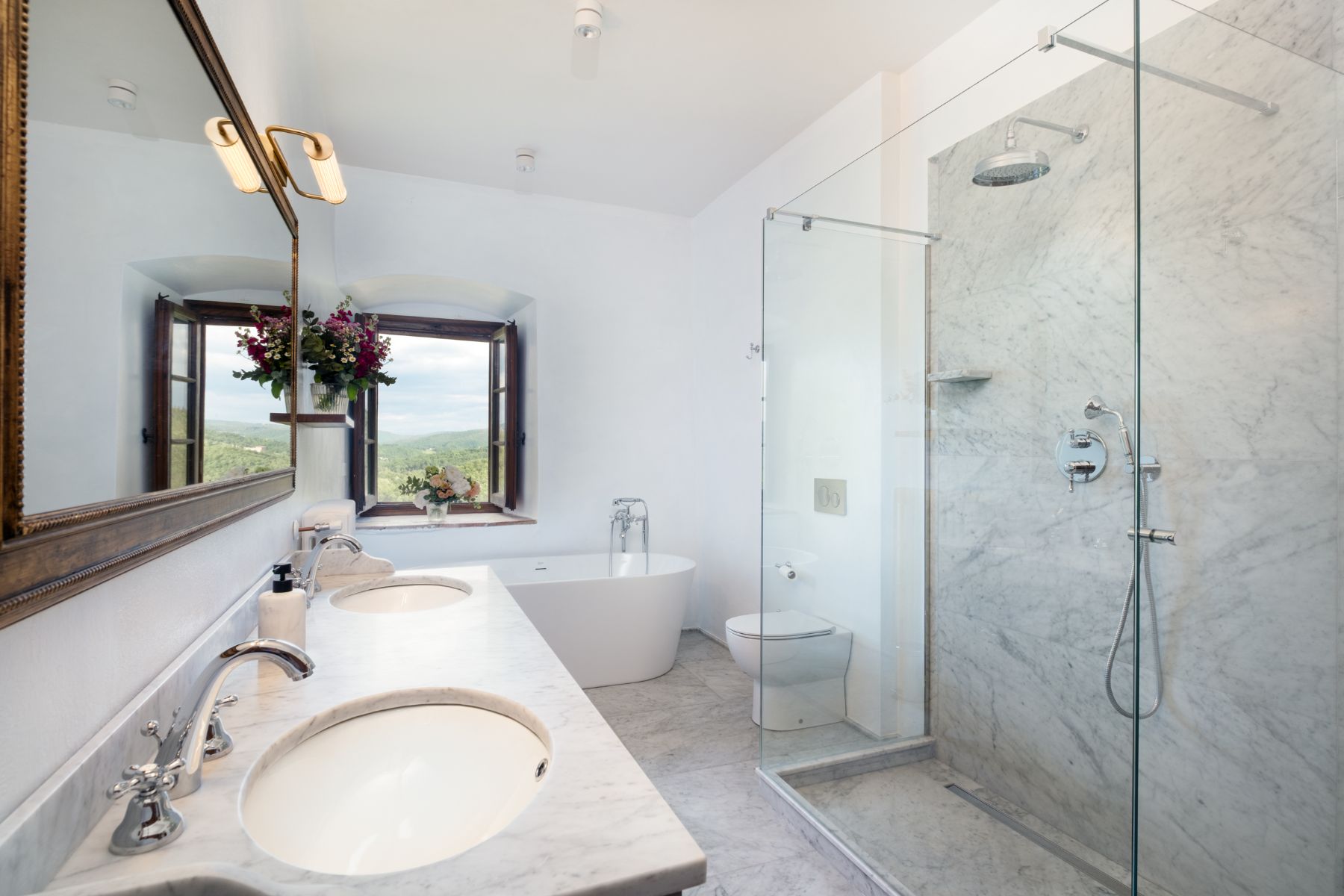 Bathroom at Villa Chiocchio in Tuscany