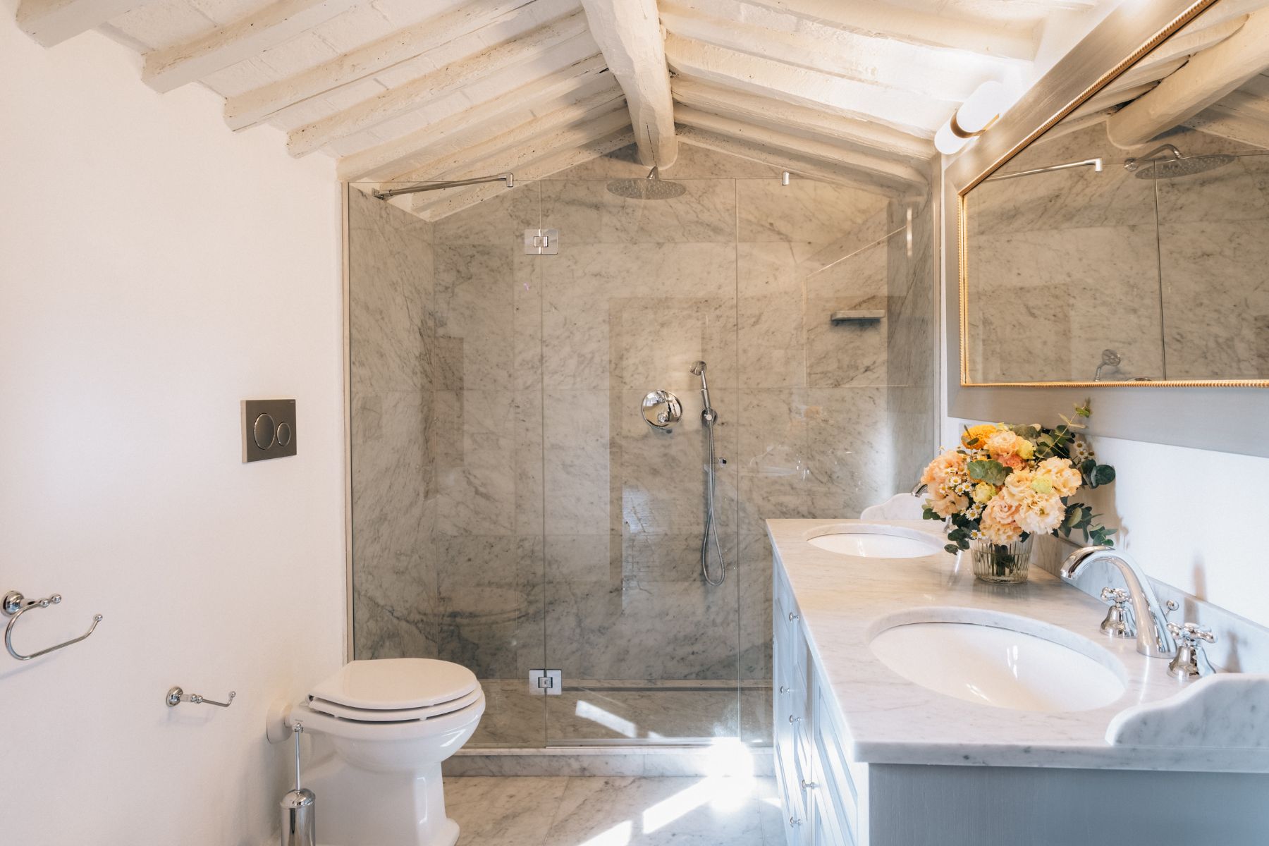 Bathroom at Villa Chiocchio in Tuscany