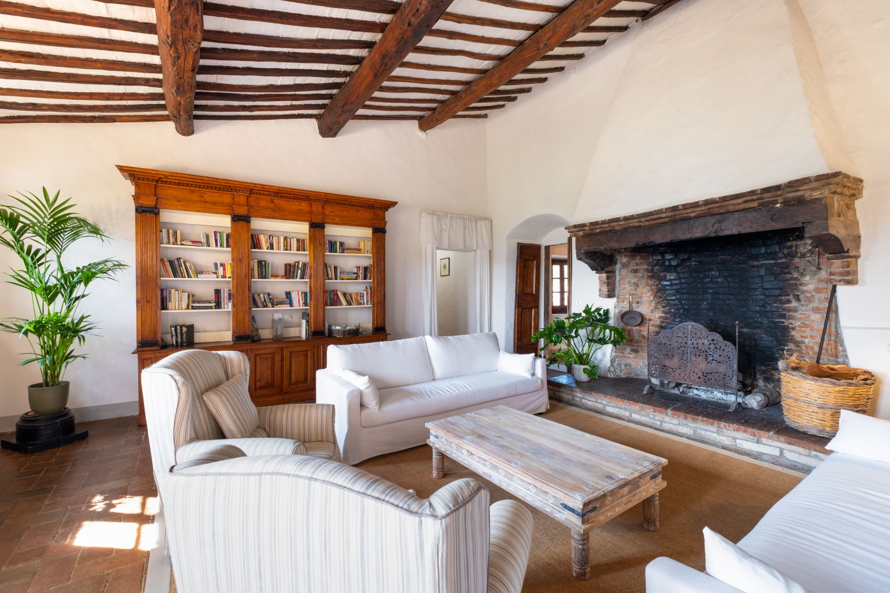 Sitting room at Villa Chiocchio in Tuscany