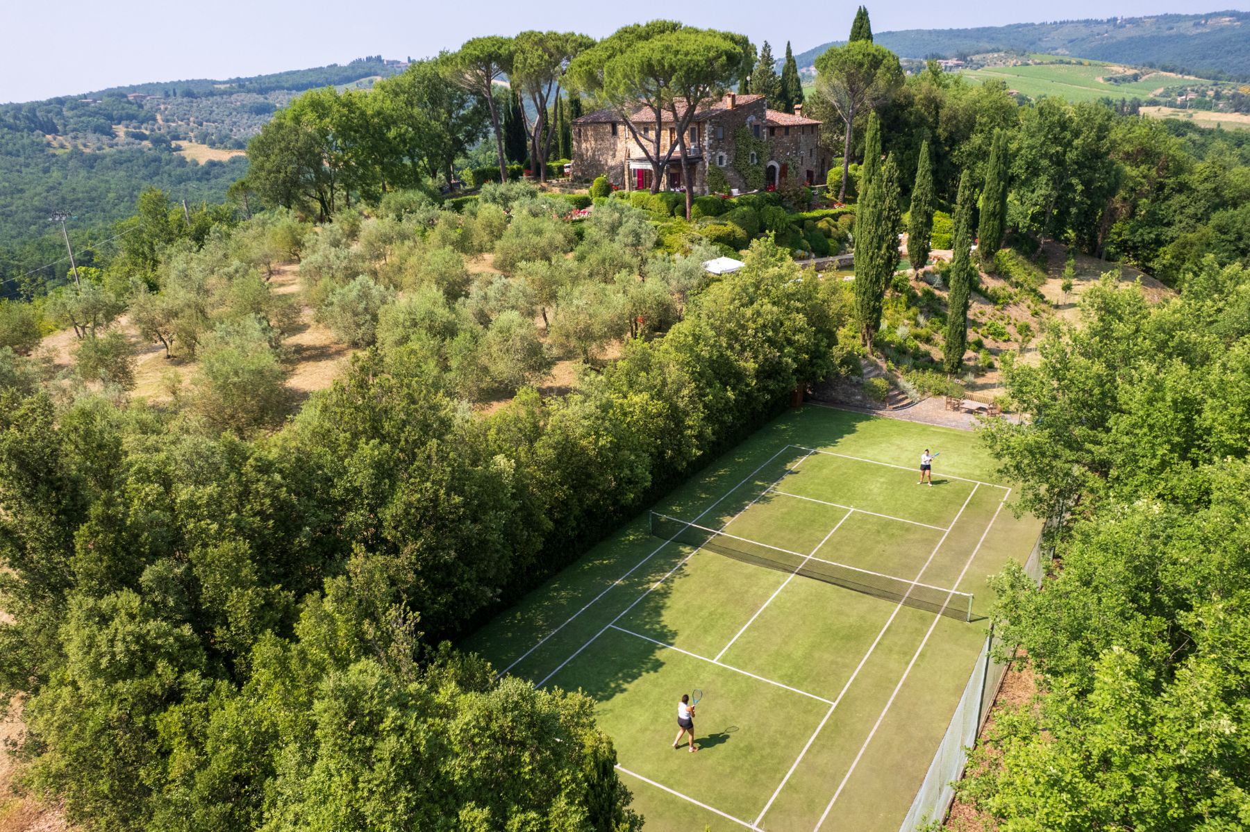 Tennis court at Villa Chiocchio in Tuscany