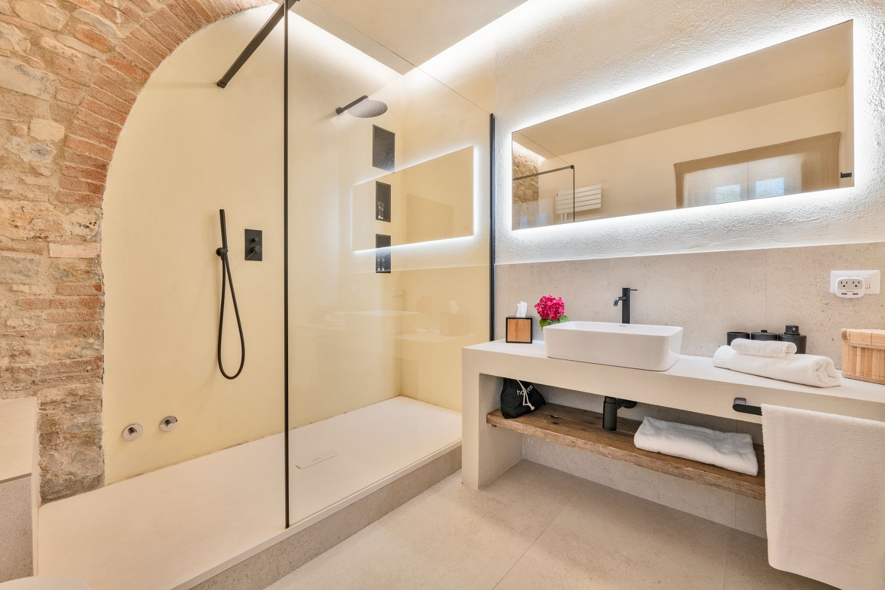 Bathroom with large mirror with lights in Villa Cispiano in Tuscany