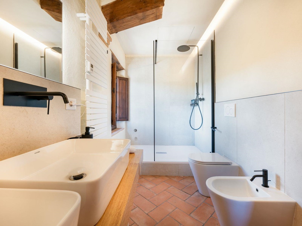 Bathroom with large bath and shower in Villa Cispiano in Tuscany