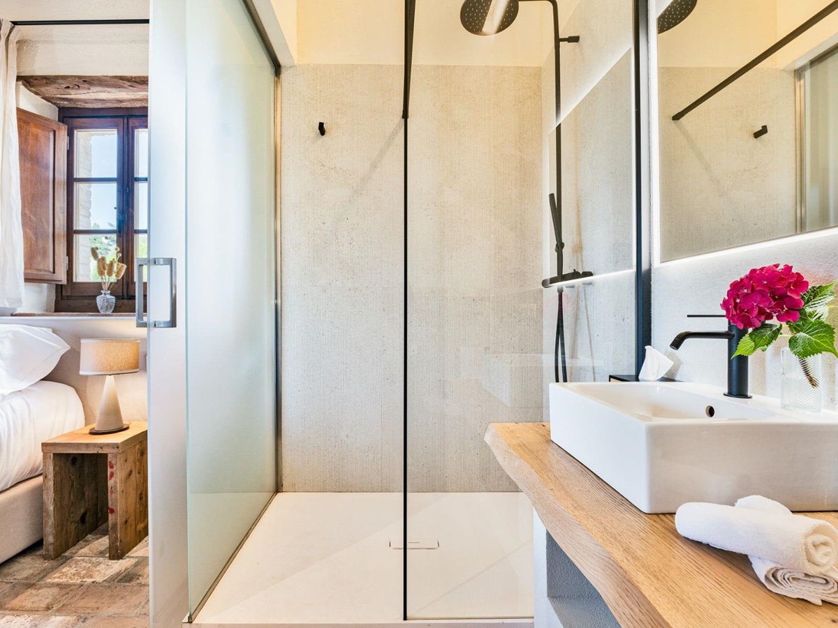 Ensuite bathroom with view of the shower and basin at Villa Cispiano in Tuscany