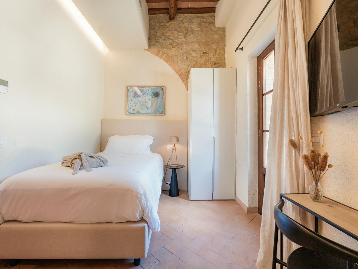 Single bedroom with modern decor in Villa Cispiano in Tuscany