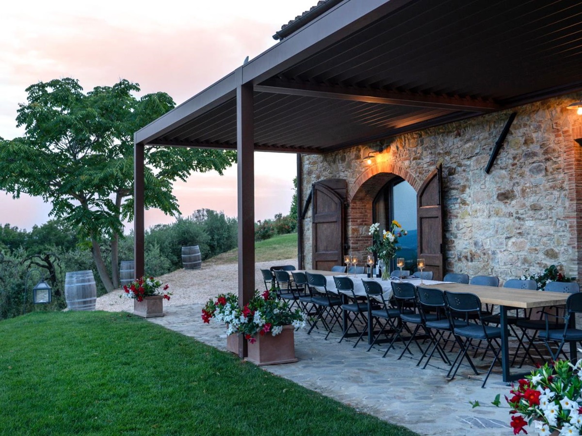 Outdoor Dining at Villa Cispiano in Tuscany