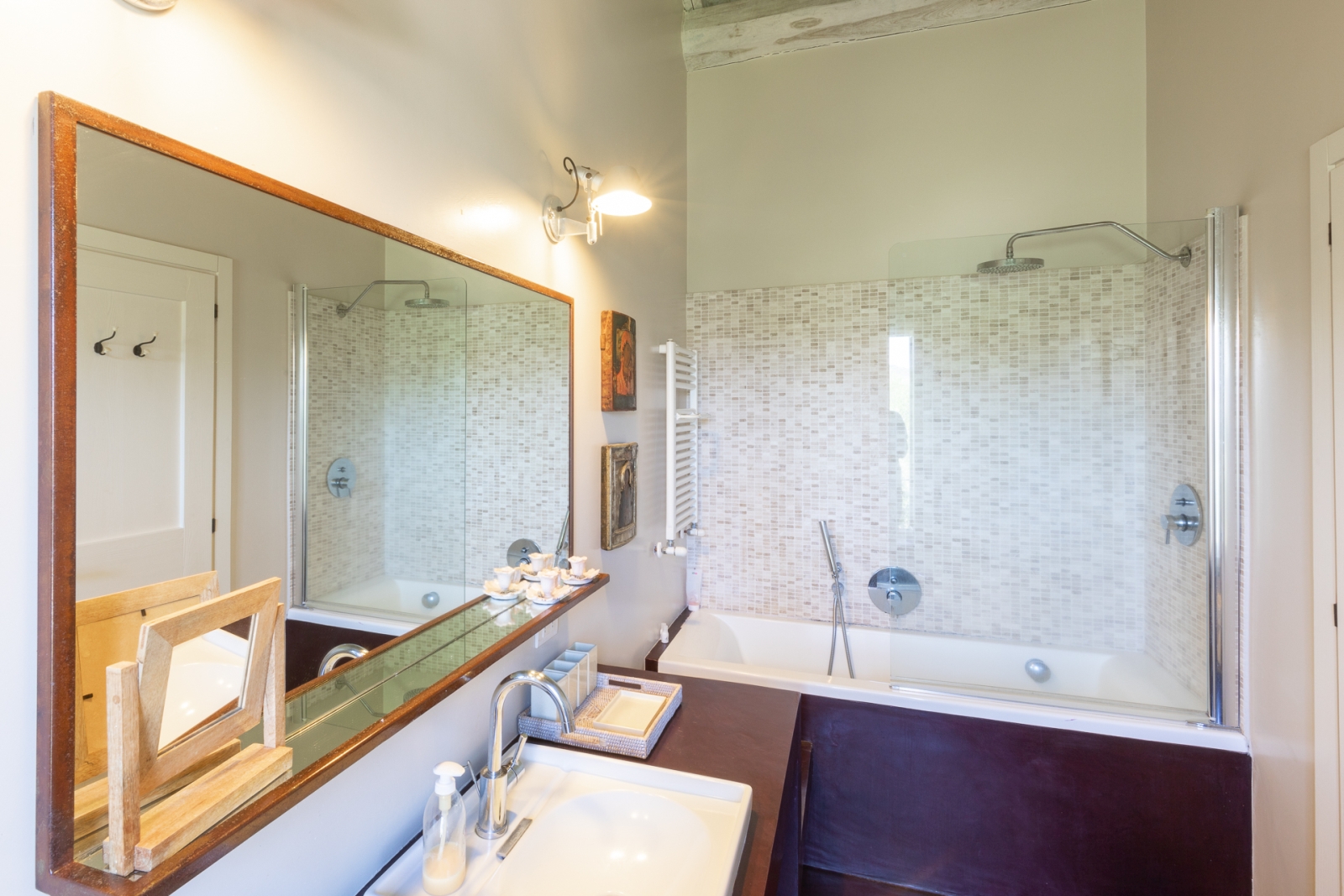 Bathroom with shower over bath at Villa del Gelso, Tuscany