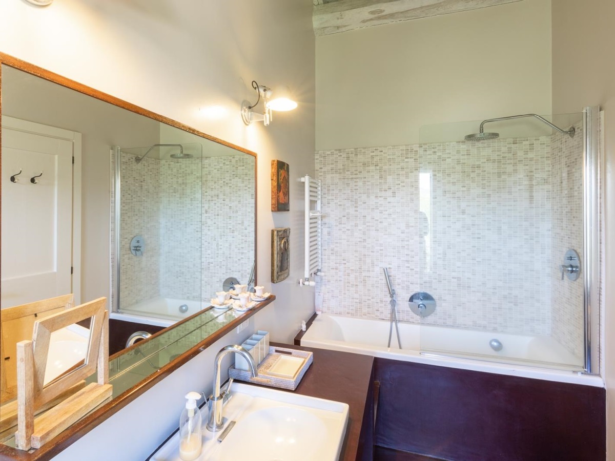 Bathroom with shower over bath at Villa del Gelso, Tuscany