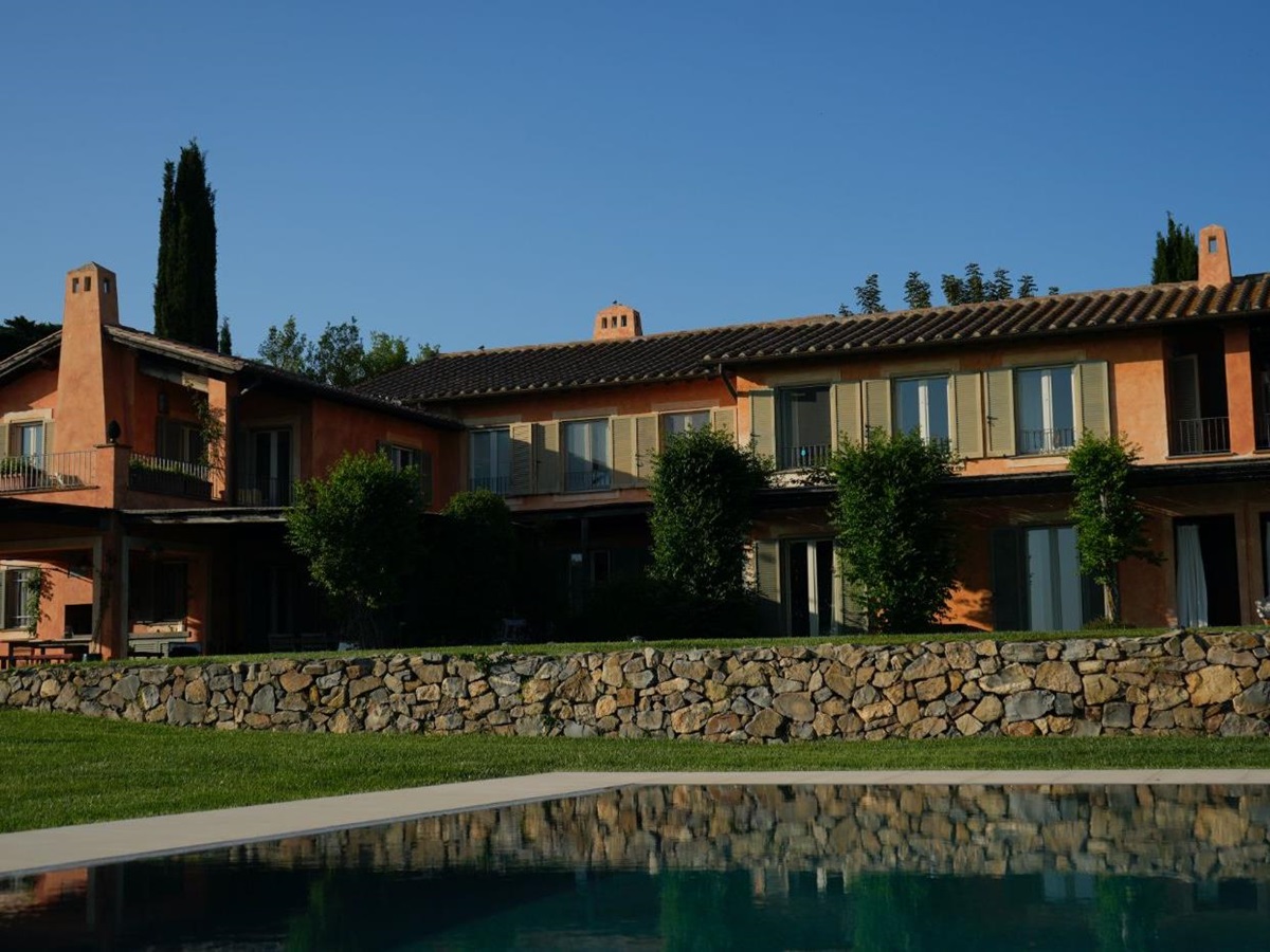 An exterior view of the front of Villa del Gelso.