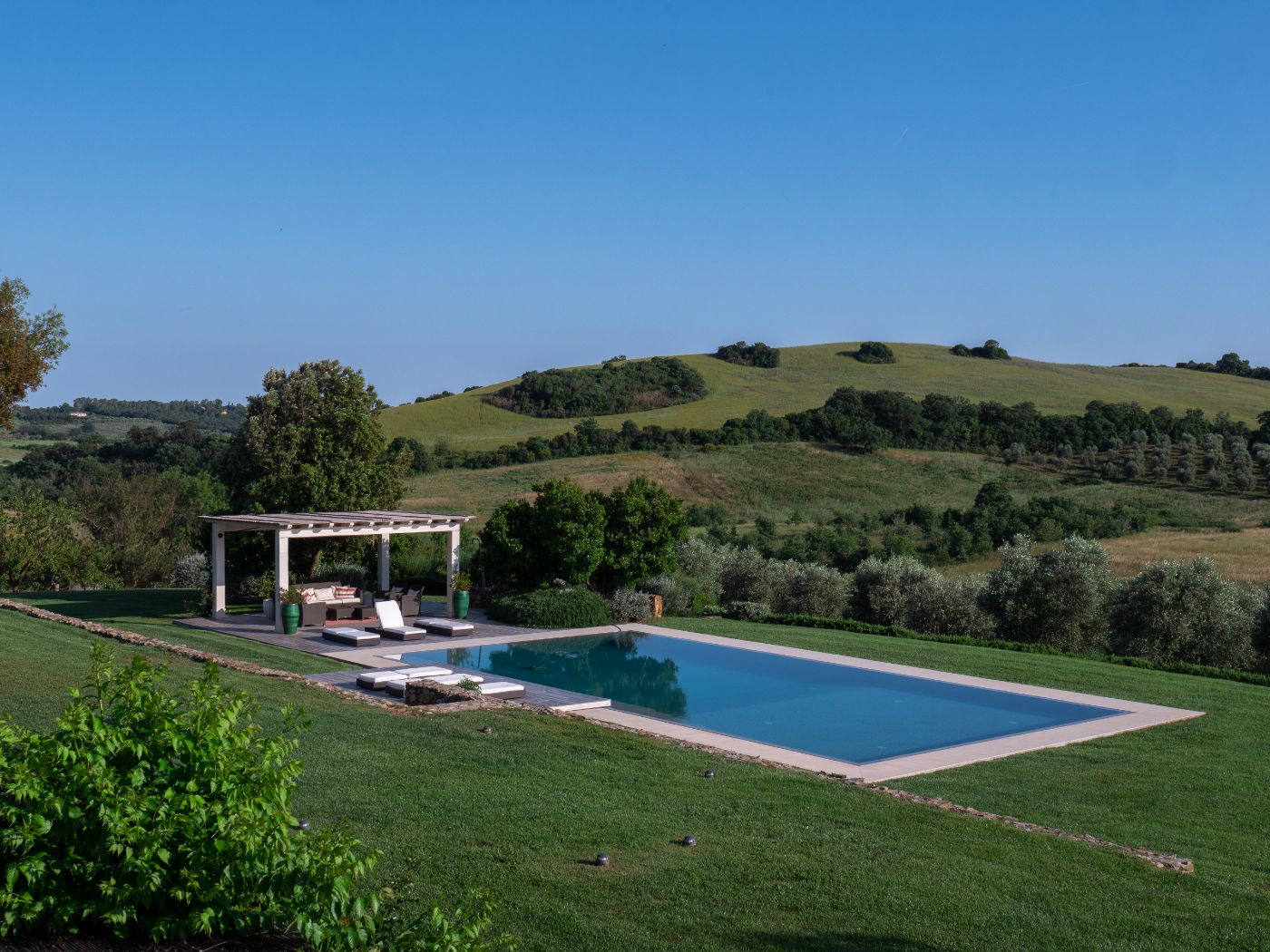 The swimming pool with surrounding hills at Villa del Gelso, Tuscany