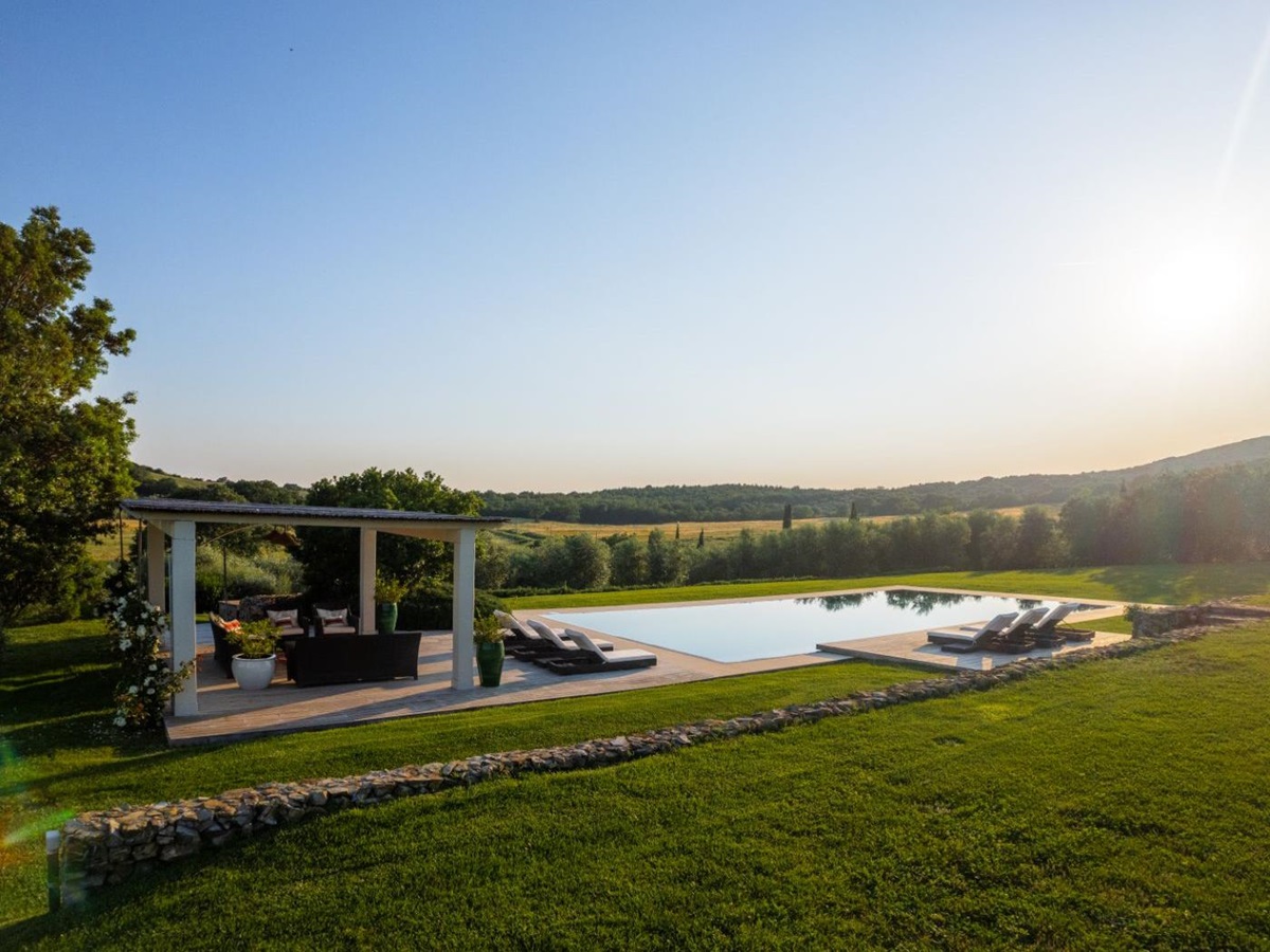 An alternative view of the pool at Villa del Gelso.