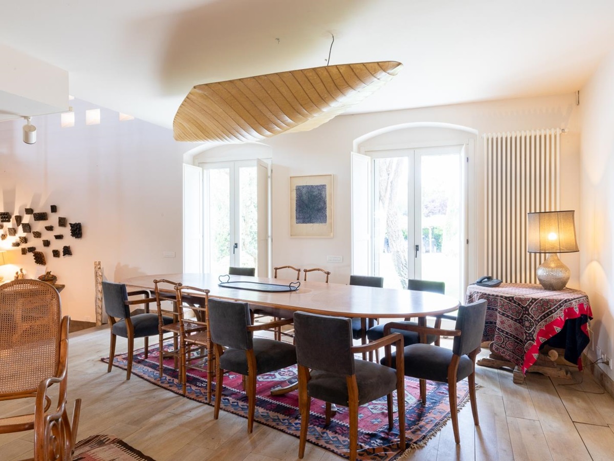 Dining room with dark wooden table at Villa del Gelso, Tuscany