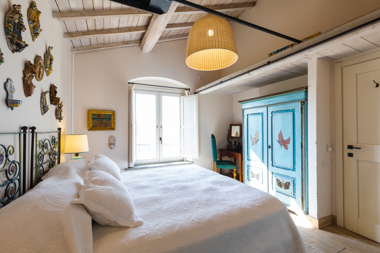 Double bedroom with blue wardrobe at Villa del Gelso, Tuscany