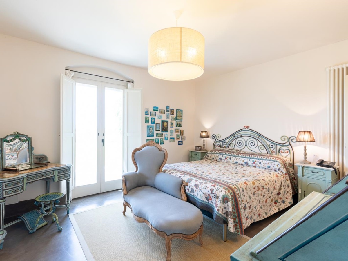 Double Bedroom with floral sheets at Villa del Gelso, Tuscany