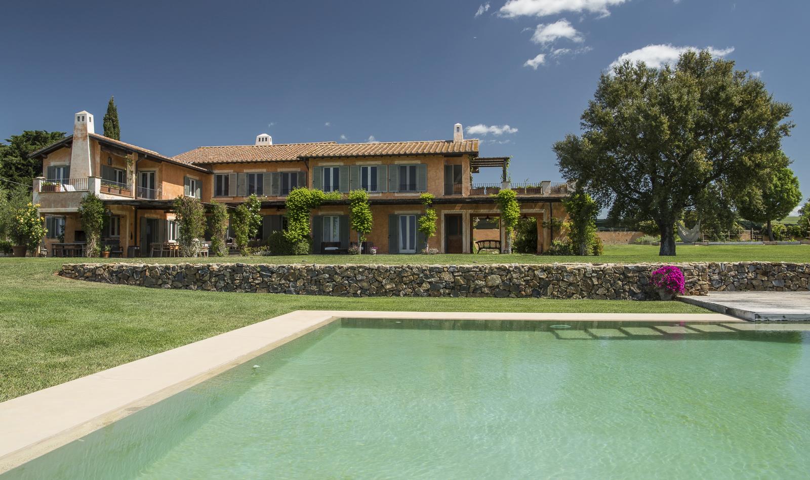 The swimming pool and exteriors of Villa del Gelso, Tuscany