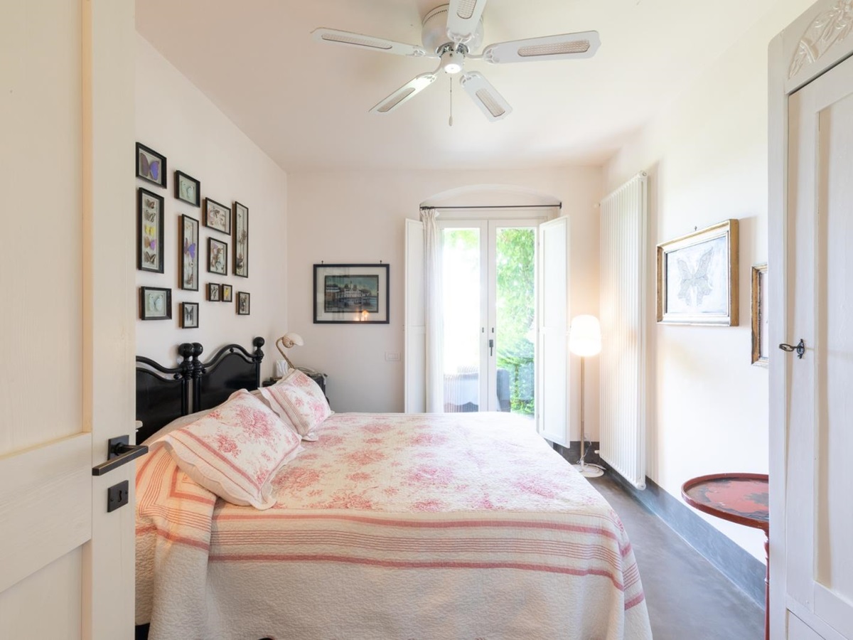 Suite with double bed at Villa del Gelso, Tuscany