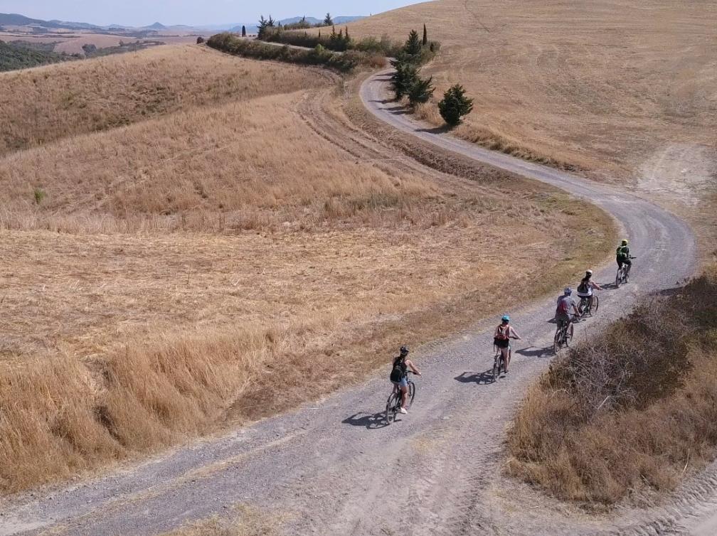 Cycling in Tuscan countryside near to Villa dell'Angelo in Tuscany