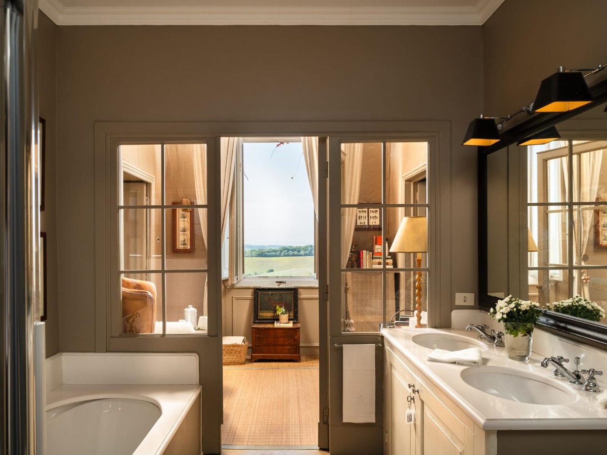 Bathroom with a bath and basin area at Villa delle Vigne in Tuscany