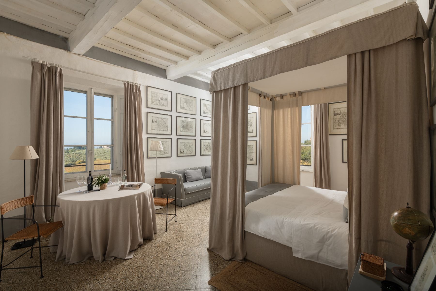 Large bedroom with double bed and a table and chairs at Villa delle Vigne in Tuscany