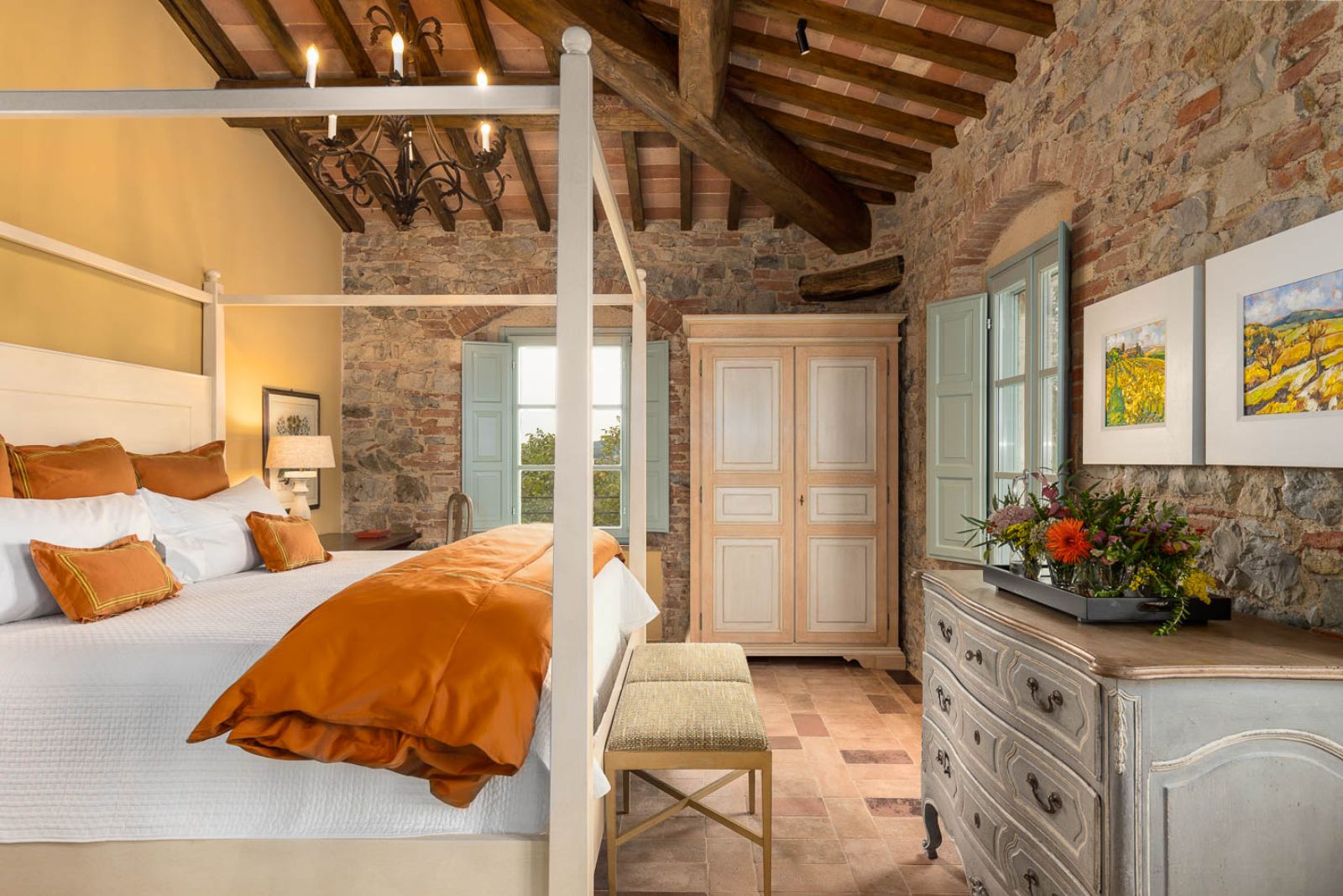Villa-DElsa-Italy-Tuscany-Orange-Bedroom