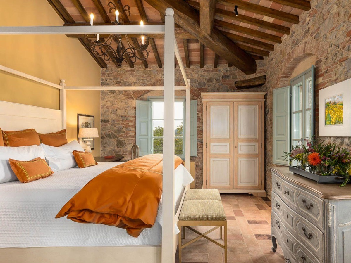 Villa-DElsa-Italy-Tuscany-Orange-Bedroom