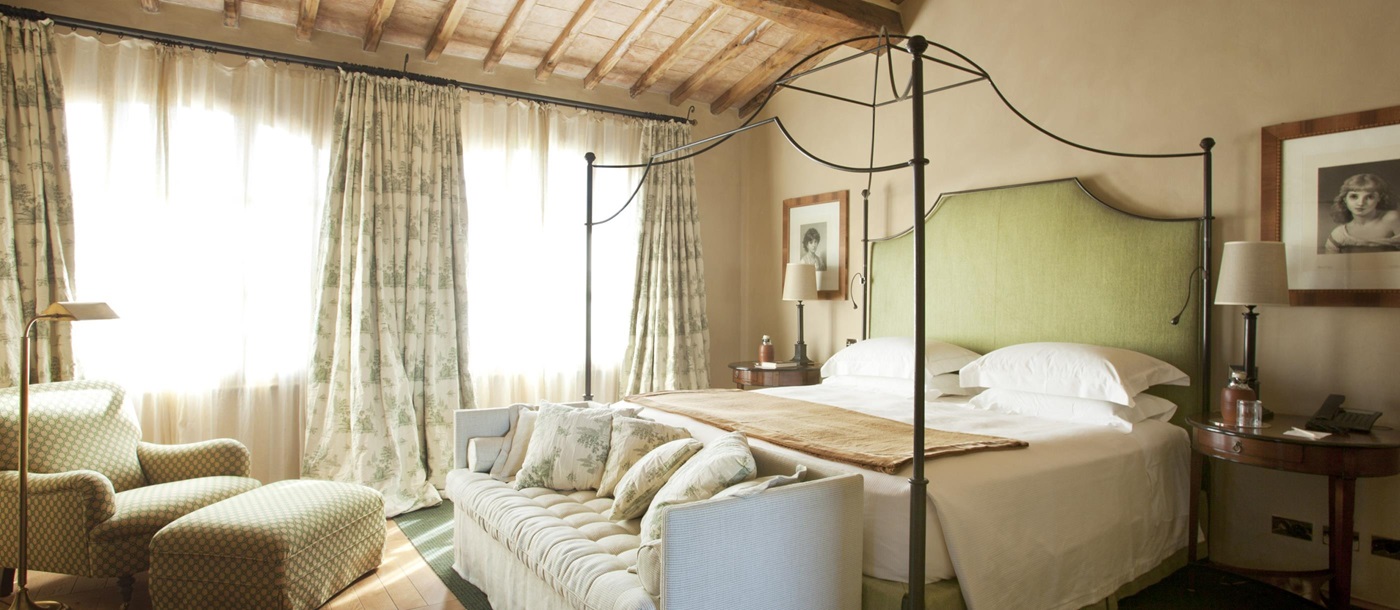 Double bedroom in Villa Gauggiole, Tuscany