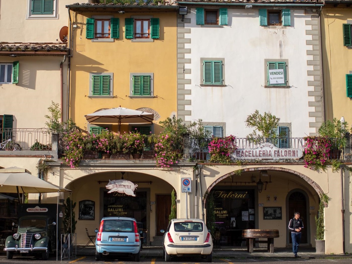 Lifestyle image of colourful houses, flowers and cars in Greve in Chianti near to Villa Giuliana in Tuscany, Italy