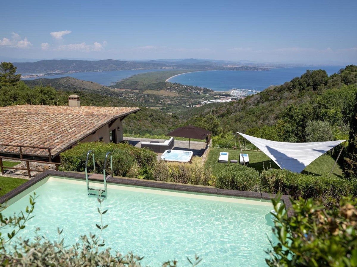 The pool at Villa Il Golfo in Tuscany