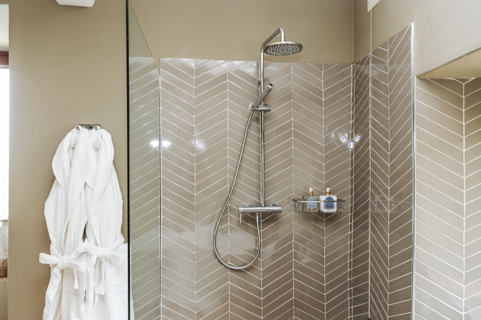 villa-il-santo-tuscany-bathroom-1-shower