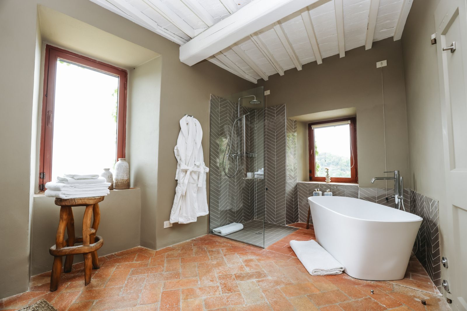 villa-il-santo-tuscany-bathroom-4