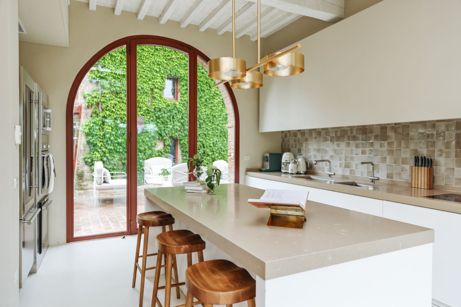 villa-il-santo-tuscany-kitchen-1