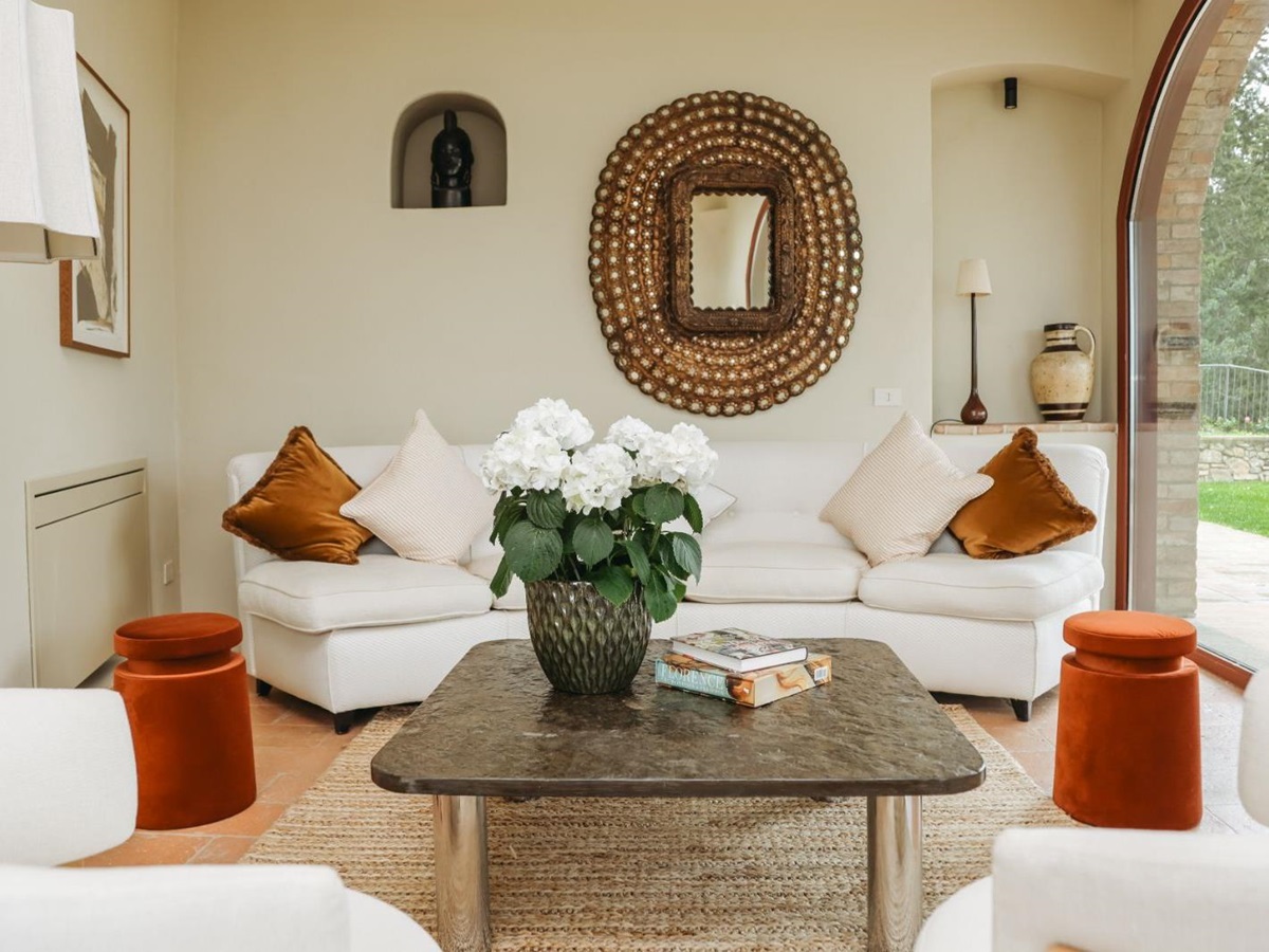 villa-il-santo-tuscany-living-room-1
