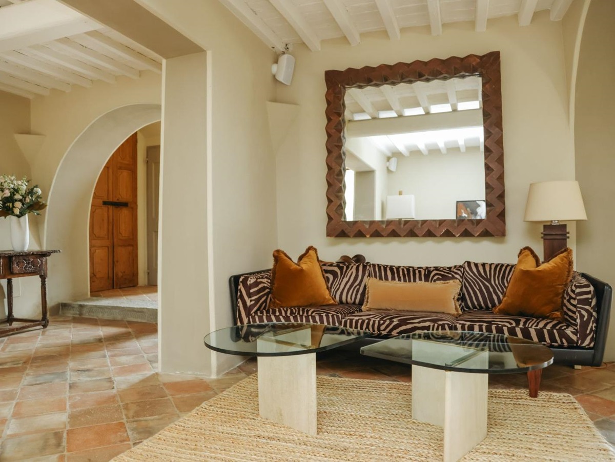 villa-il-santo-tuscany-living-room-2