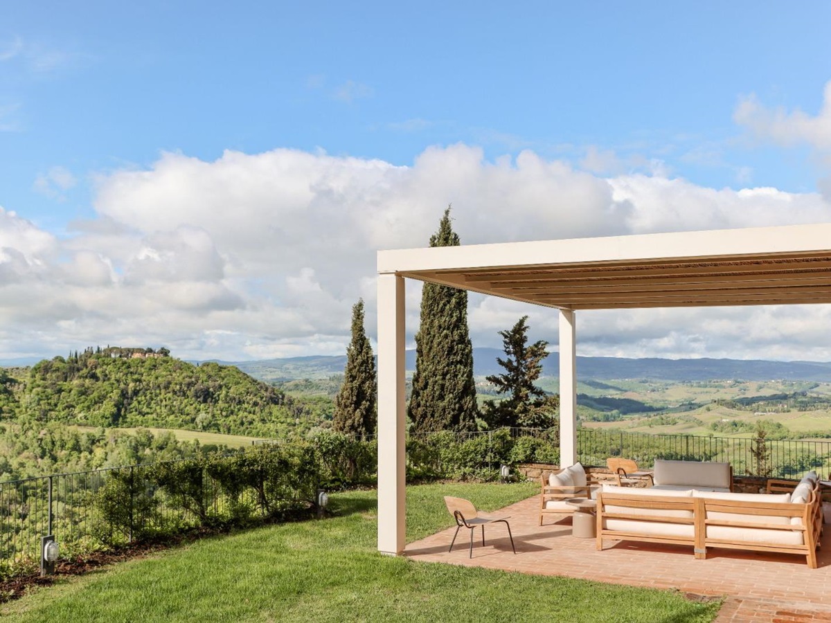 villa-il-santo-tuscany-outdoor-seating-2