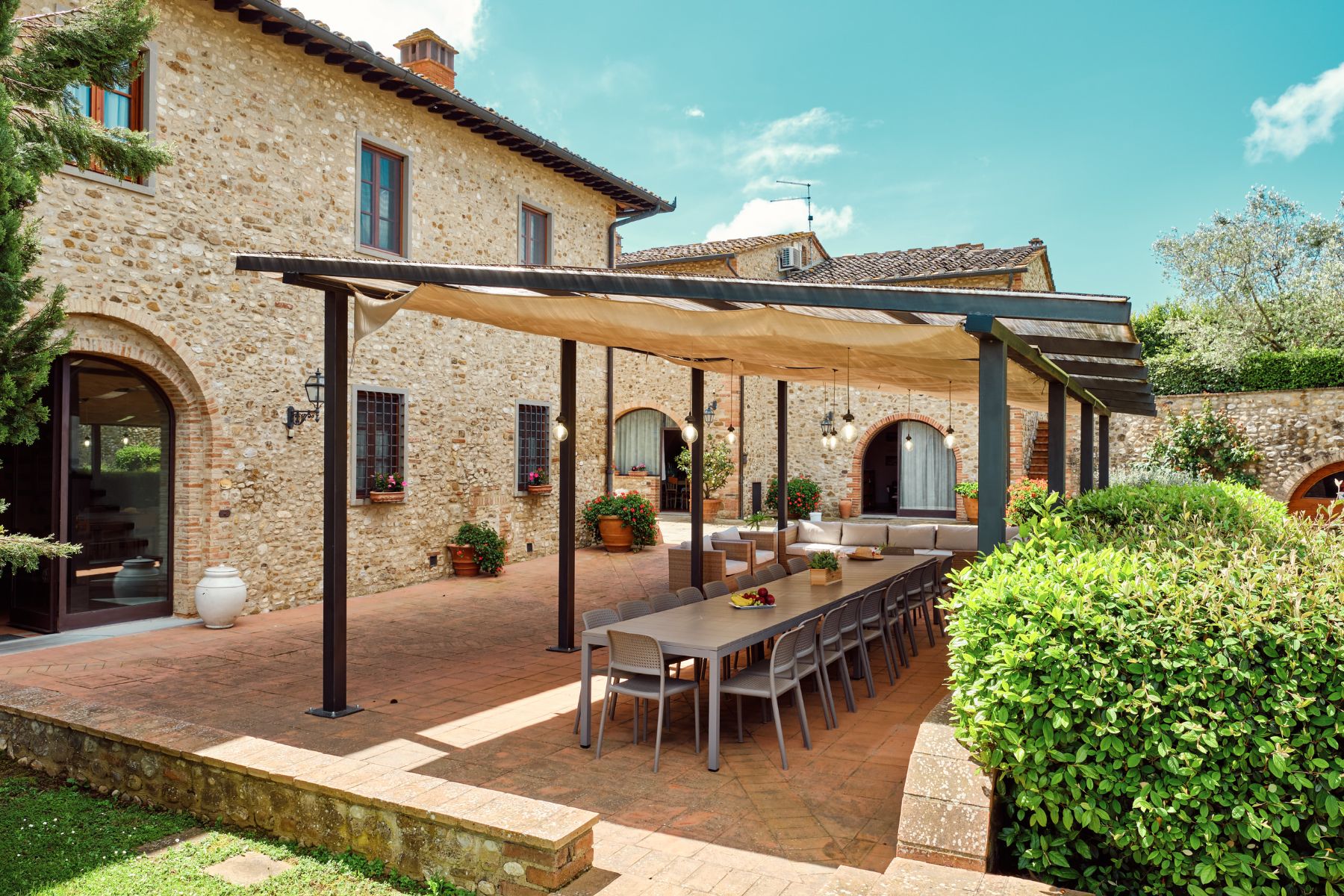 Large outdoor dining table in the courtyard at Villa Il Sole in Tuscany