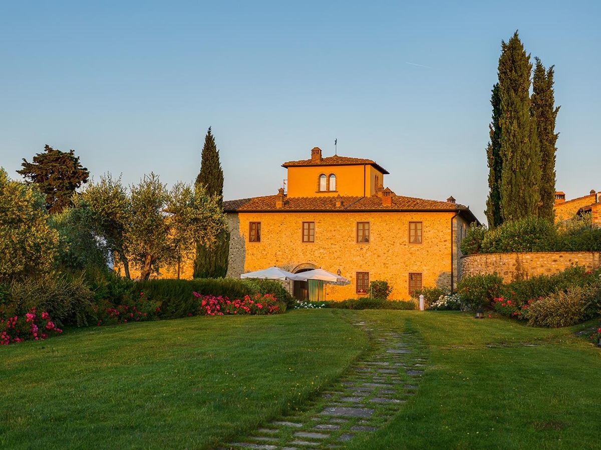 facade of Villa Il Sole, Tuscany, during sunset