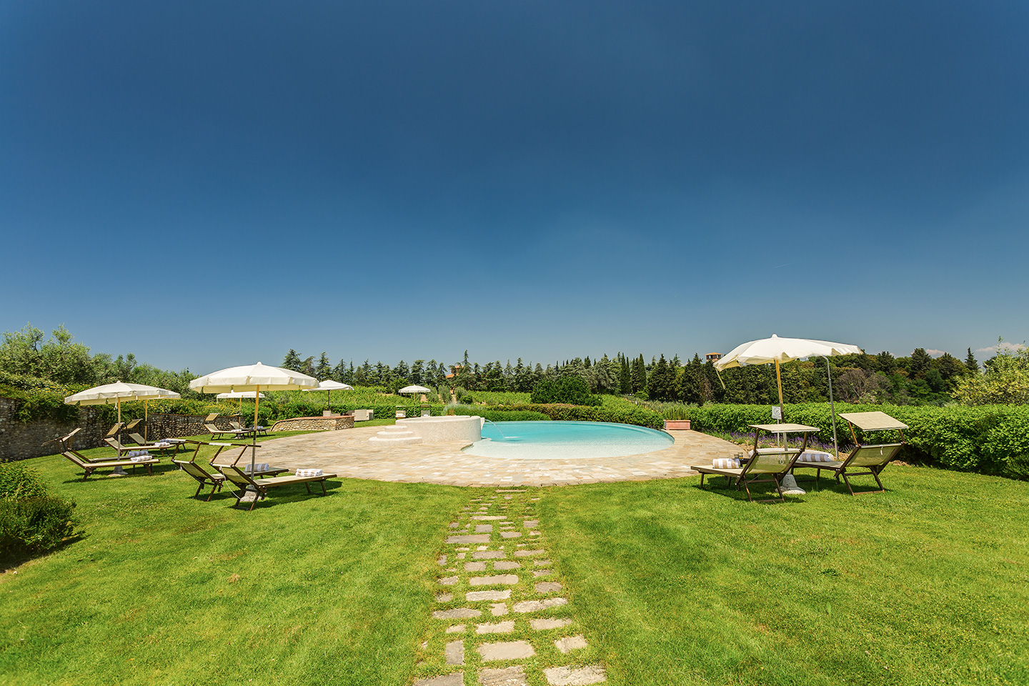 swimming pool of Villa Il Sole, Tuscany