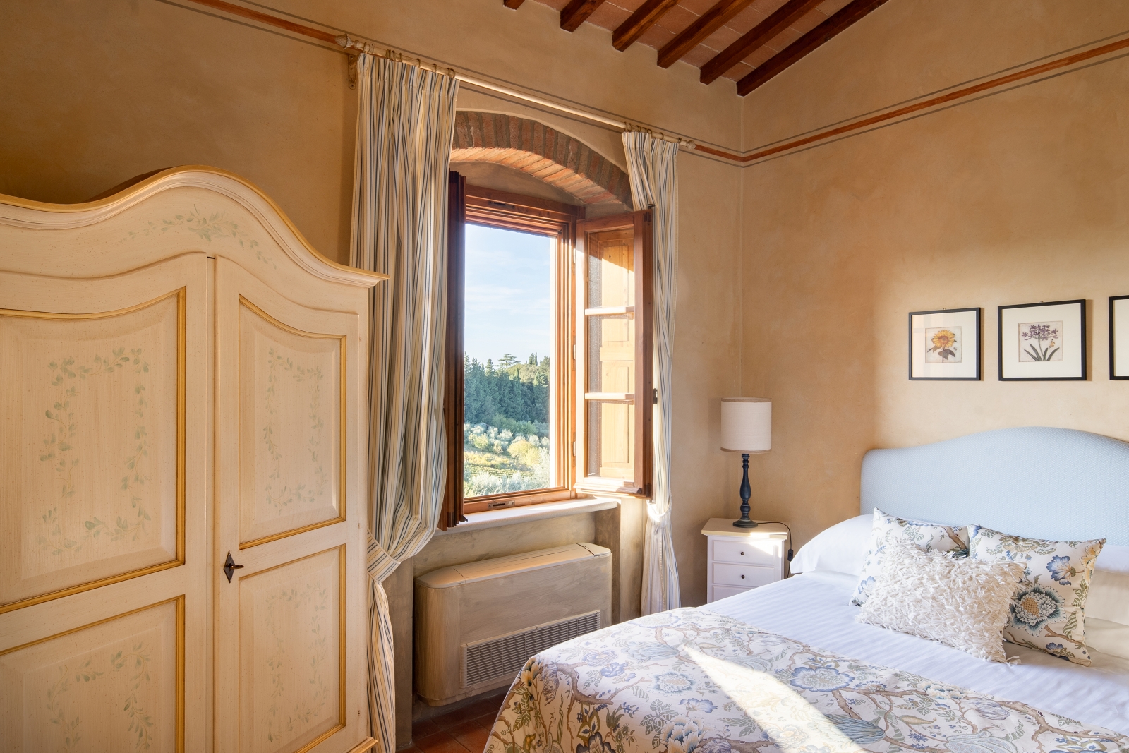 Double bedroom with large wardrobe at Villa Il Sole in Tuscany