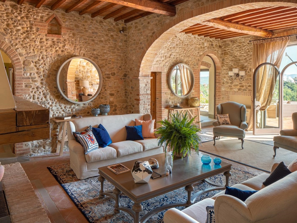 Living room with cream sofas at Villa Il Sole in Tuscany