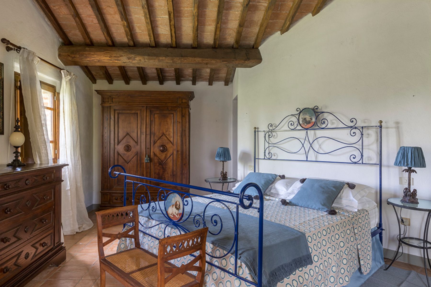Double bedroom at Villa Isabella, Tuscany