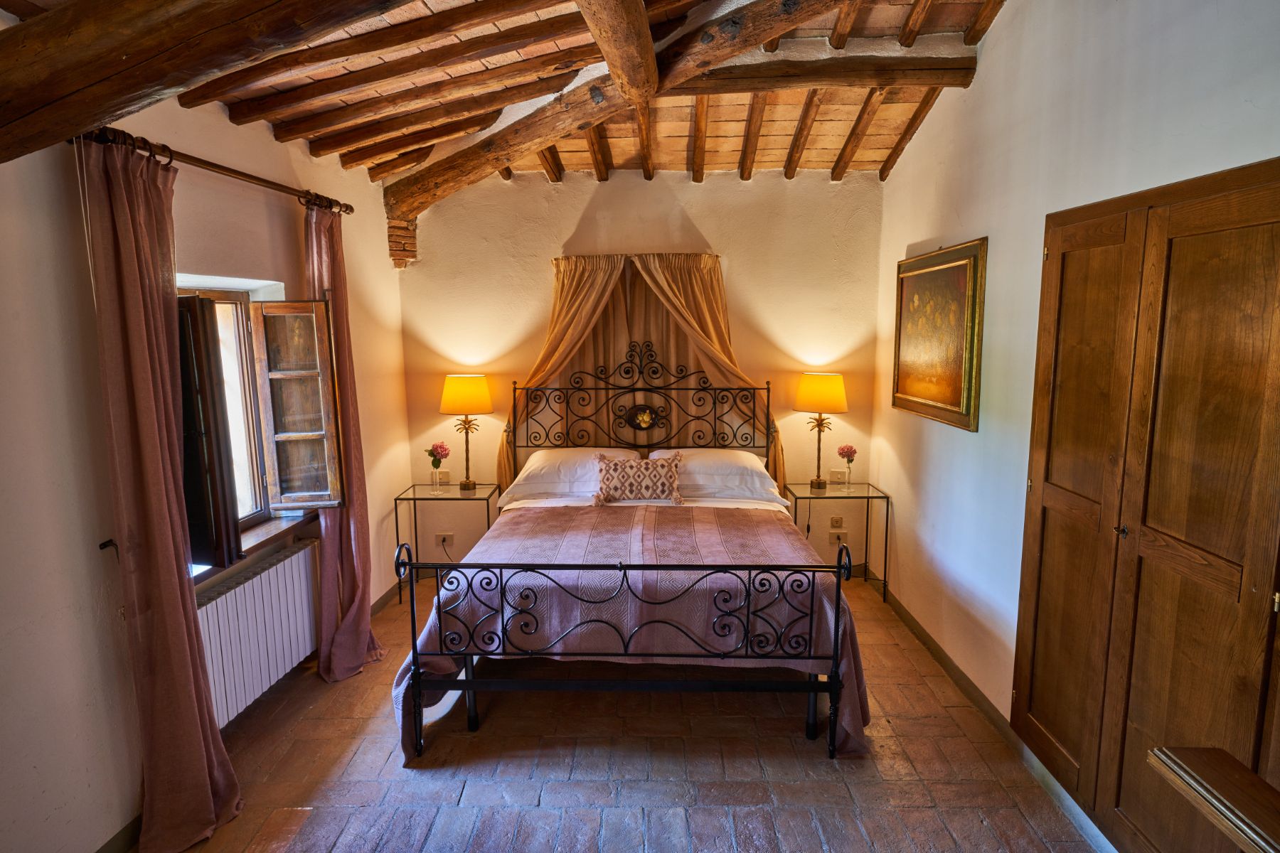 Double bedroom at Villa Isabella, Tuscany