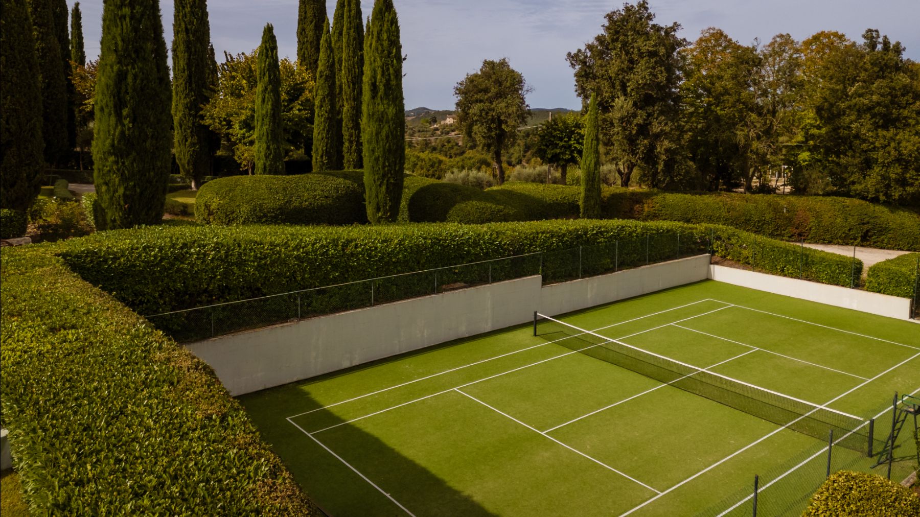 Tennis court at Villa Isabella, Tuscany